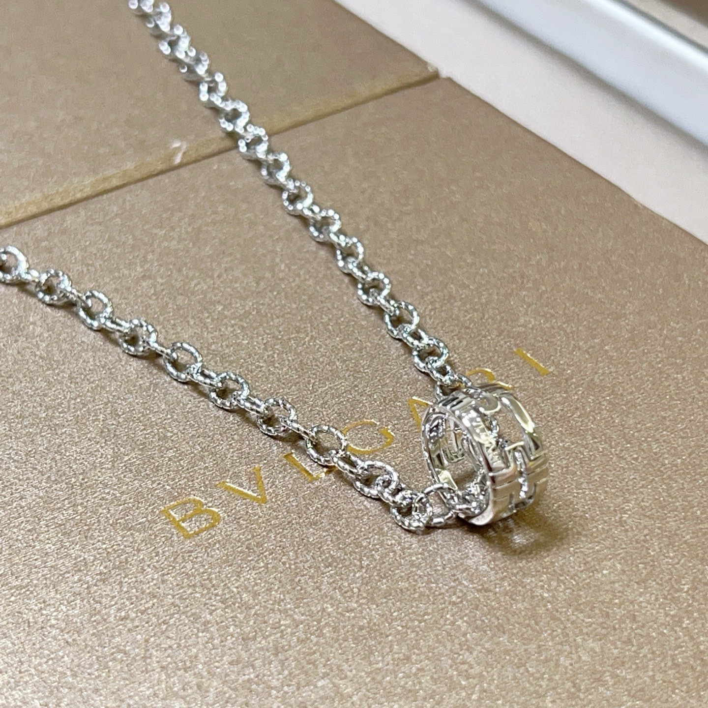  宝格丽项链V金材质 BVLGARI宝格丽 DIVAS‘ DREAM 系列 品相完美，细节无敌，那种独特