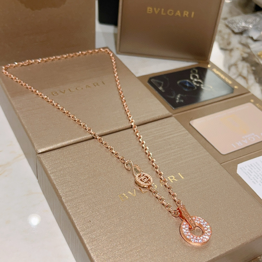 。宝格丽项链V金材质 BVLGARI宝格丽 DIVAS‘ DREAM 系列 品相完美，细节无敌，那种独特