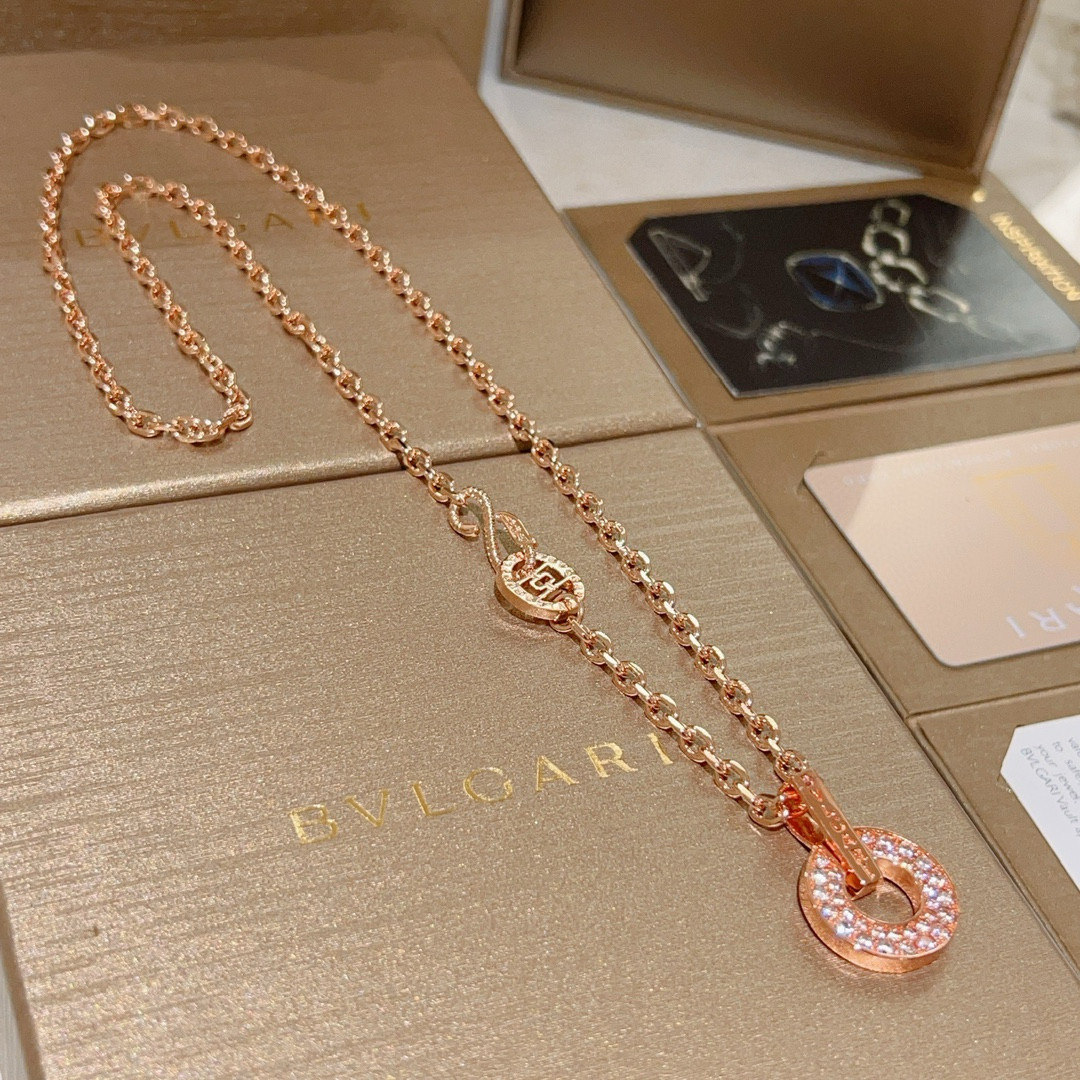 。宝格丽项链V金材质 BVLGARI宝格丽 DIVAS‘ DREAM 系列 品相完美，细节无敌，那种独特