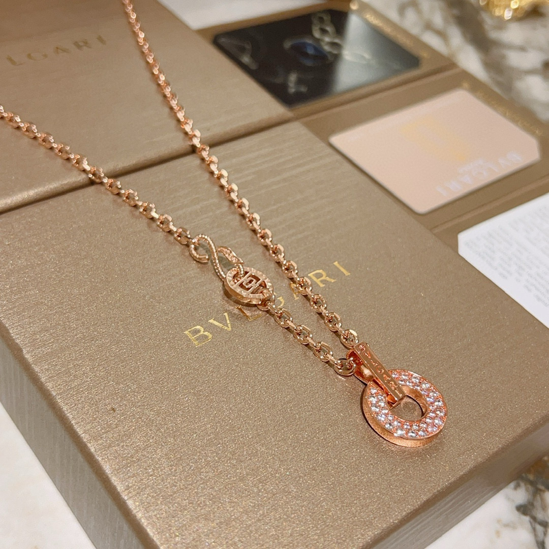 。宝格丽项链V金材质 BVLGARI宝格丽 DIVAS‘ DREAM 系列 品相完美，细节无敌，那种独特