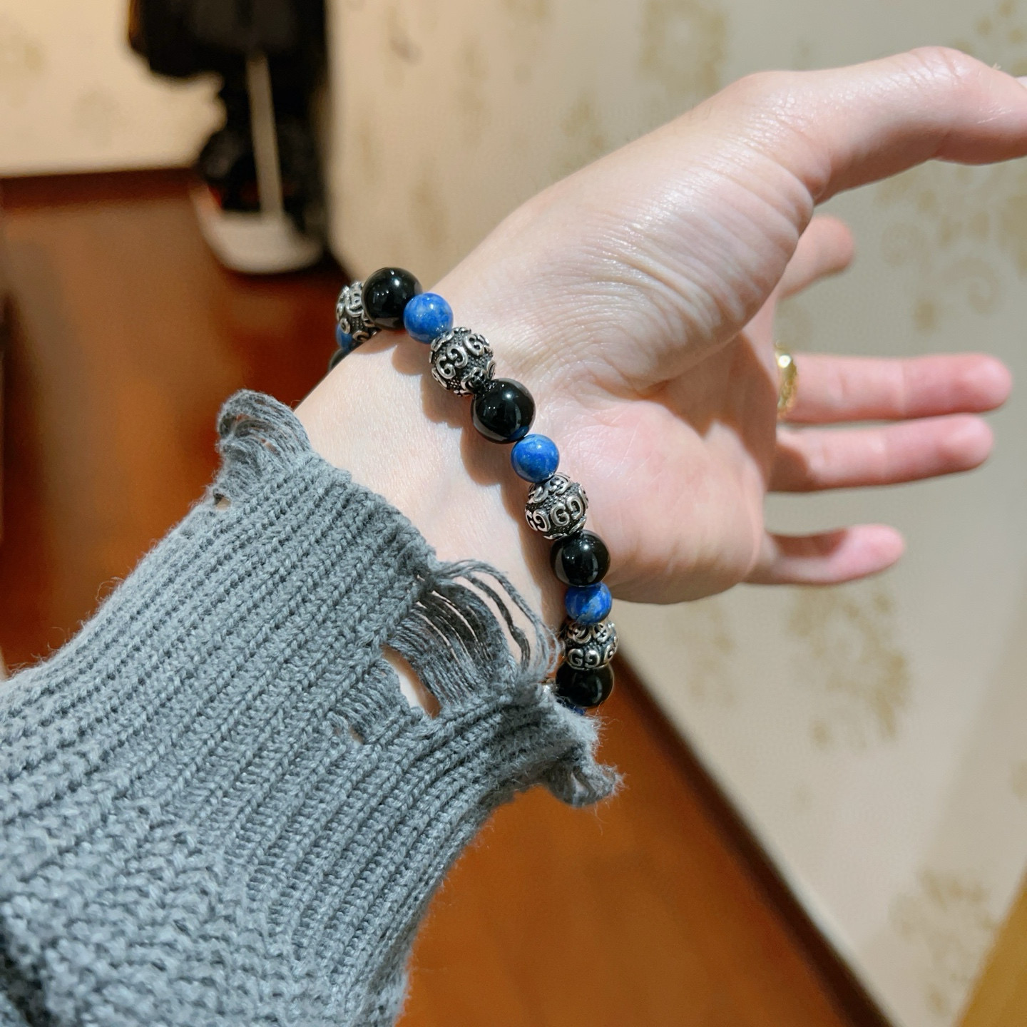   𝐆𝐮𝐜𝐜𝐢古驰手链男女同款 最新款天然黑玛瑙搭配青金石手链档次更高明星同款Anger Forest系