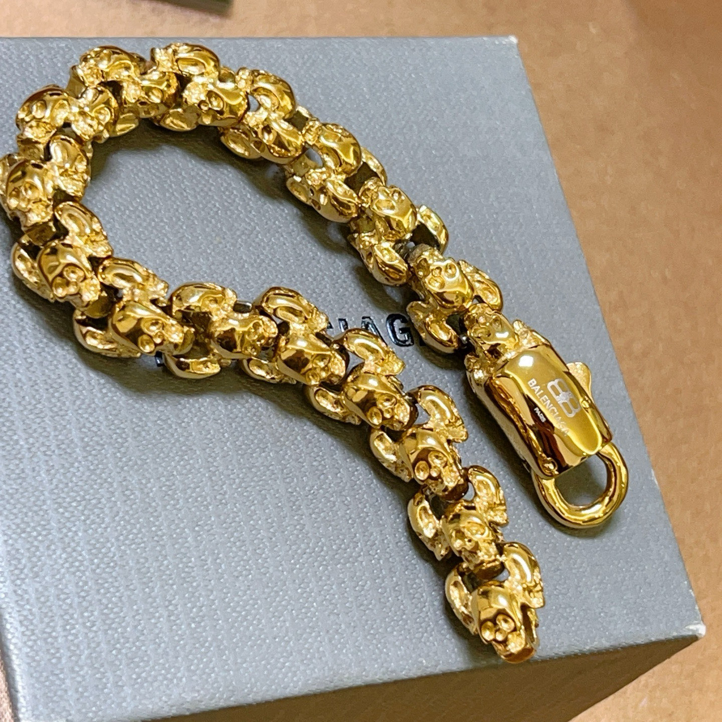 。 原单货🔹🔹新品 巴黎世家 Balenciaga手链🔹专柜一致巴黎世家手链 男士火爆款出货 设计骷髅头