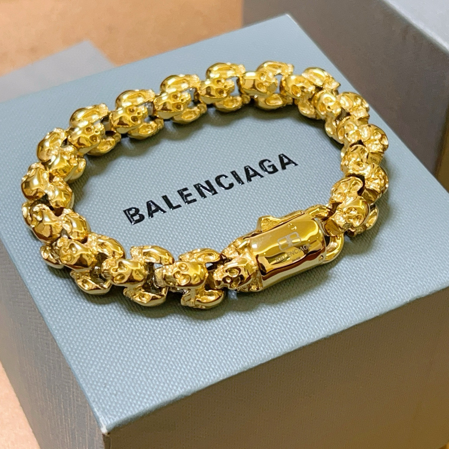 。 原单货🔹🔹新品 巴黎世家 Balenciaga手链🔹专柜一致巴黎世家手链 男士火爆款出货 设计骷髅头