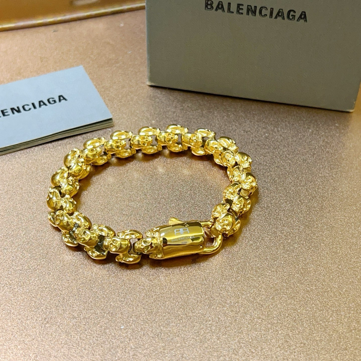 。 原单货🔹🔹新品 巴黎世家 Balenciaga手链🔹专柜一致巴黎世家手链 男士火爆款出货 设计骷髅头