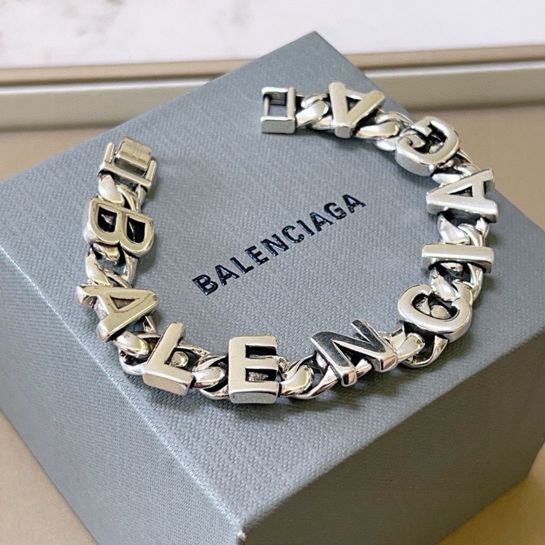 。 原单货🔹🔹新品 巴黎世家 Balenciaga手链🔹专柜一致巴黎世家手链 男士火爆款出货 设计独特 