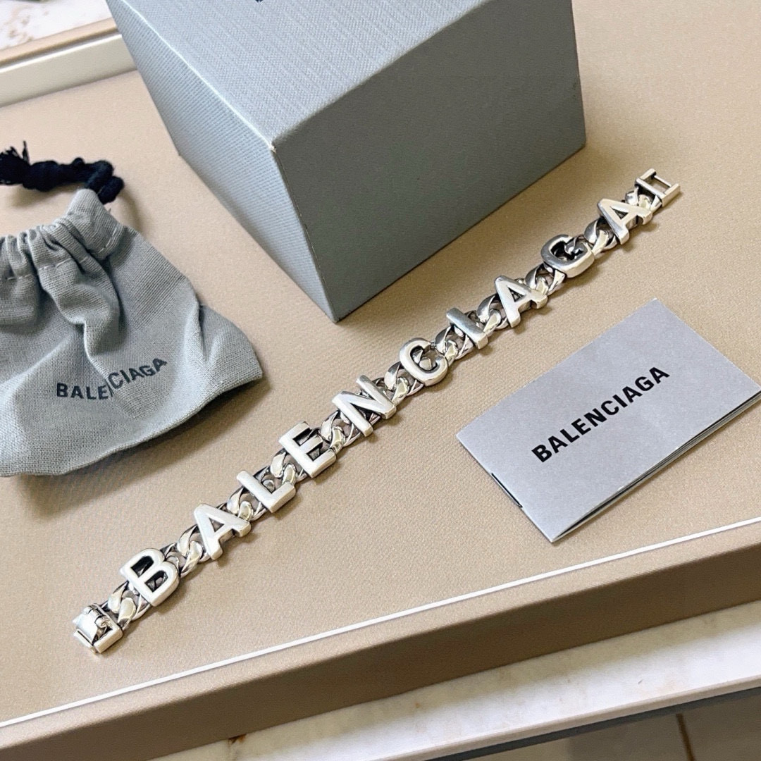 。 原单货🔹🔹新品 巴黎世家 Balenciaga手链🔹专柜一致巴黎世家手链 男士火爆款出货 设计独特 