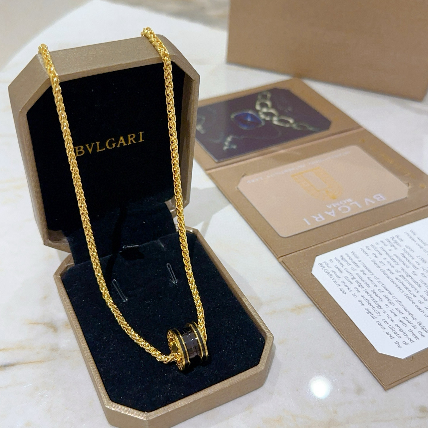 。宝格丽项链V金材质。BVLGARI宝格丽 DIVAS‘ DREAM 系列 品相完美，细节无敌，那种独特