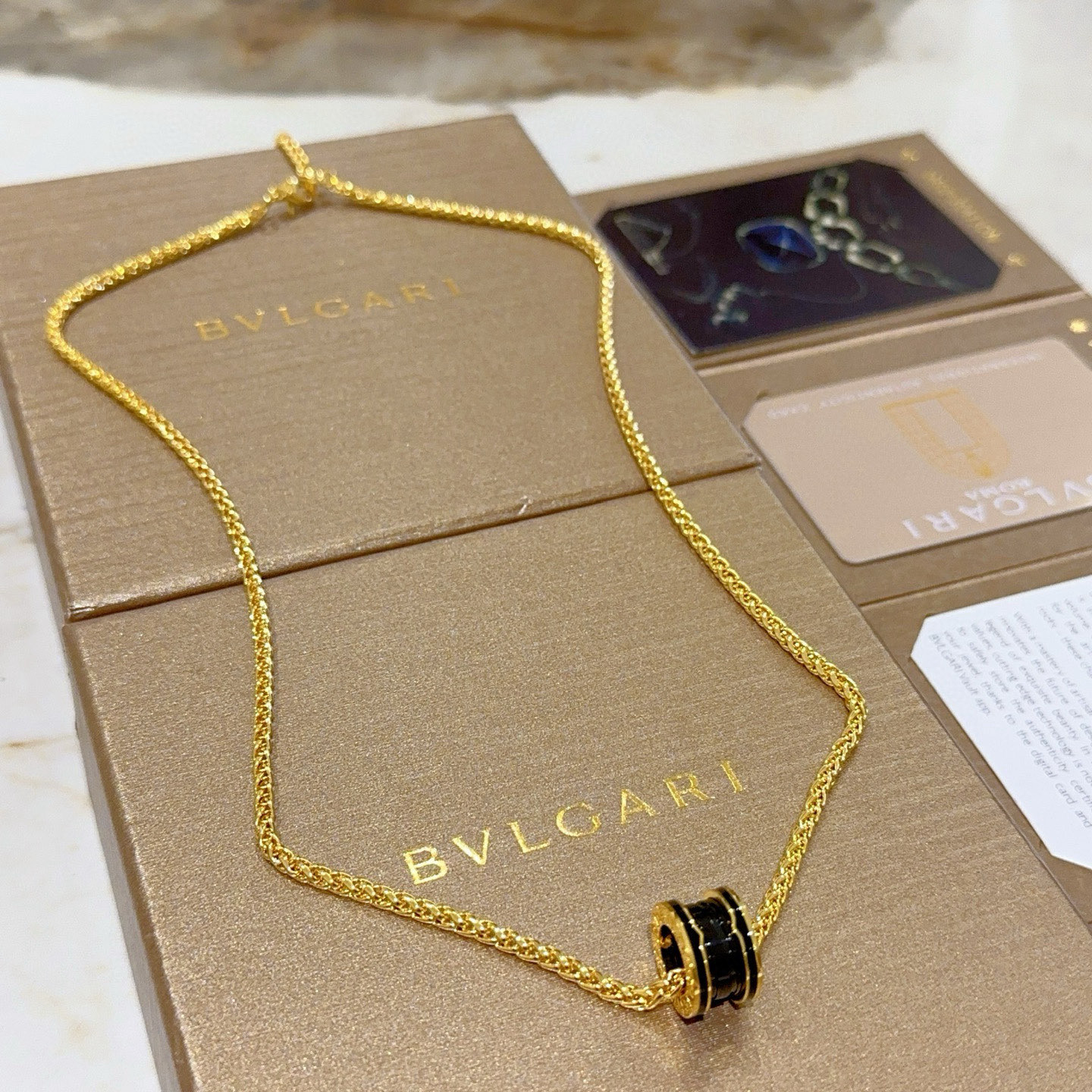 。宝格丽项链V金材质。BVLGARI宝格丽 DIVAS‘ DREAM 系列 品相完美，细节无敌，那种独特