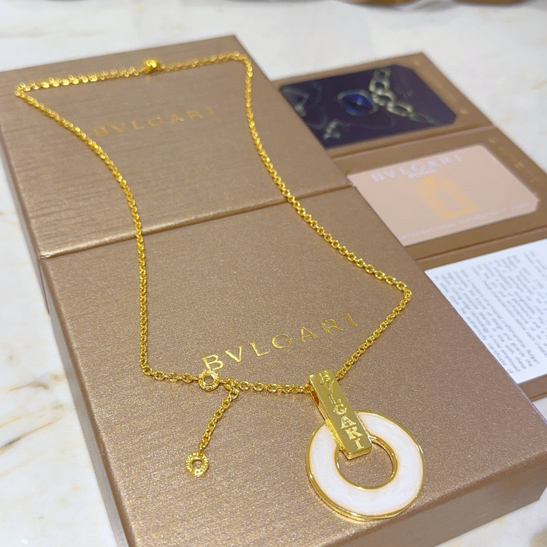 。宝格丽项链V金材质 BVLGARI宝格丽 DIVAS‘ DREAM 系列 品相完美，细节无敌，那种独特