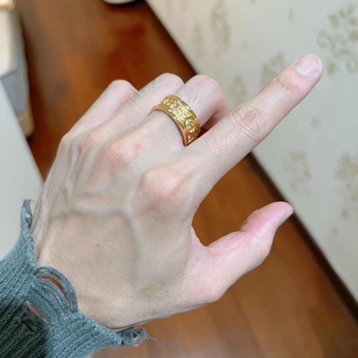 。   𝐆𝐮𝐜𝐜𝐢古驰戒指最新款款式档次更高明星同款Anger Forest系列质感双G纯手工制作工艺 