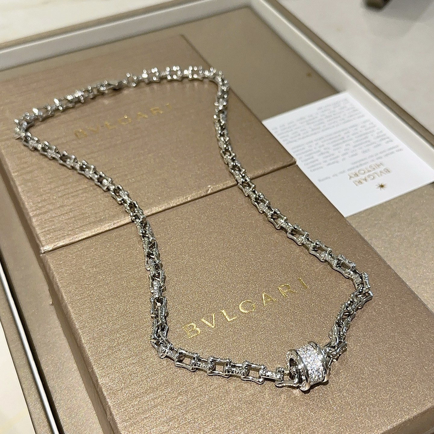 。宝格丽项链V金材质 BVLGARI宝格丽 DIVAS‘ DREAM 系列 品相完美，细节无敌，那种独特