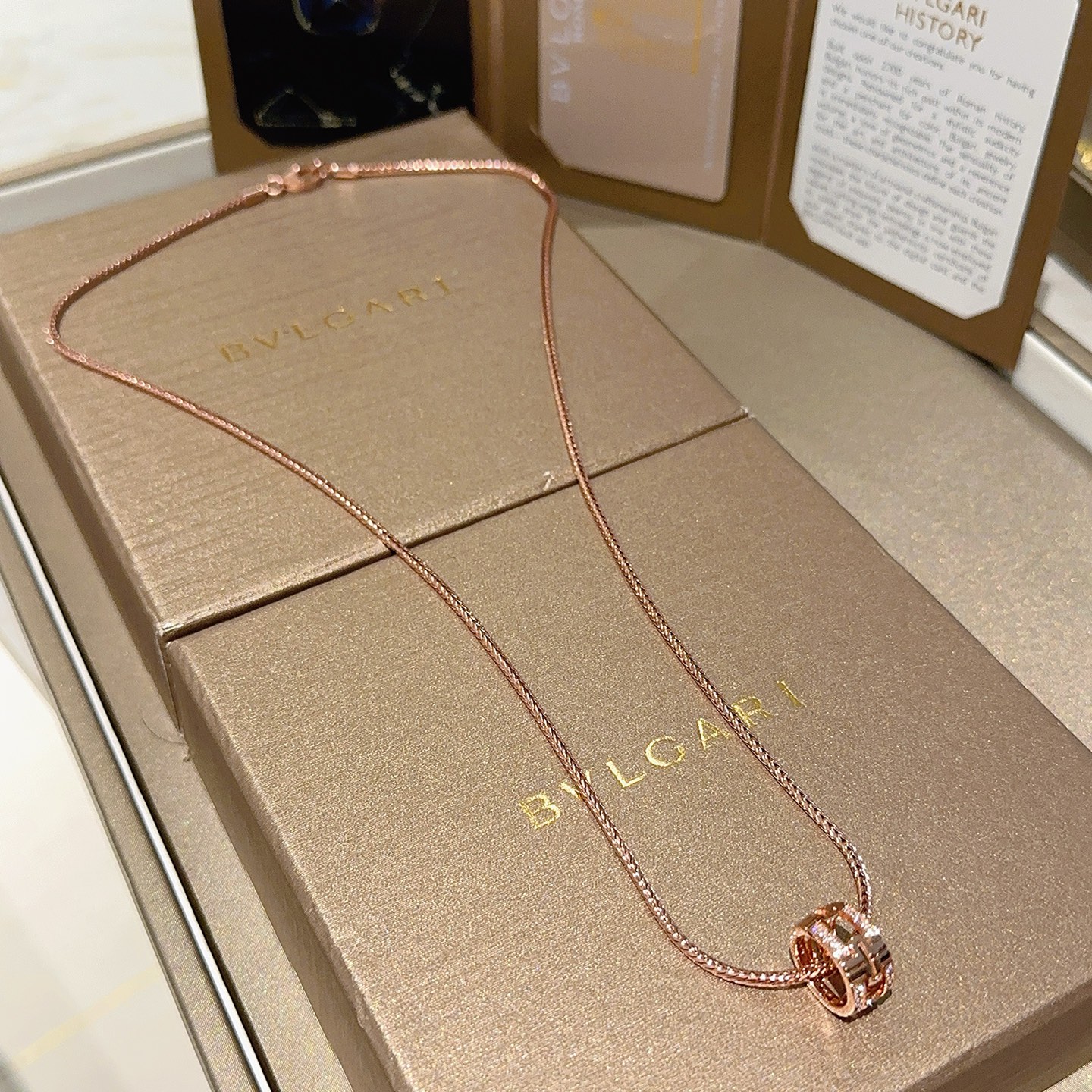 。宝格丽项链V金材质 BVLGARI宝格丽 DIVAS‘ DREAM 系列 品相完美，细节无敌，那种独特