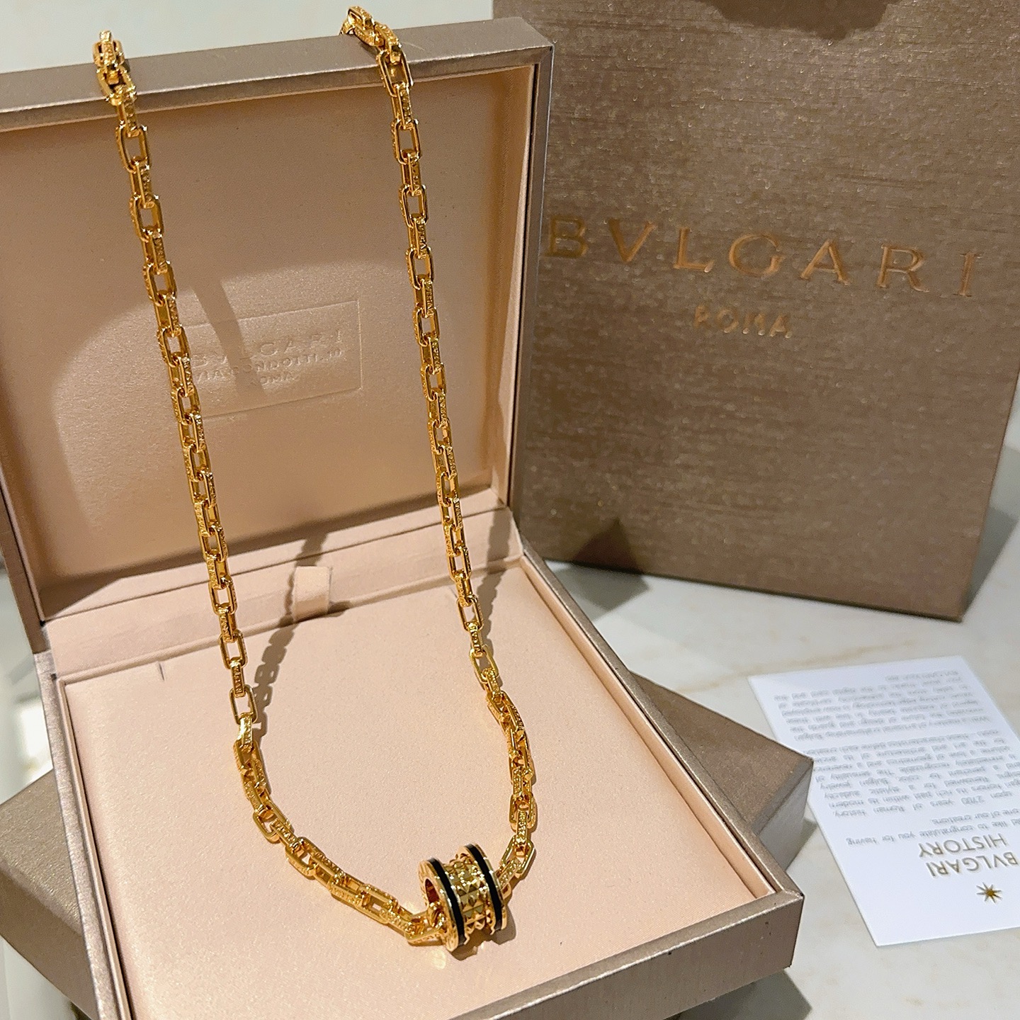 。宝格丽项链V金材质 BVLGARI宝格丽 DIVAS‘ DREAM 系列 品相完美，细节无敌，那种独特