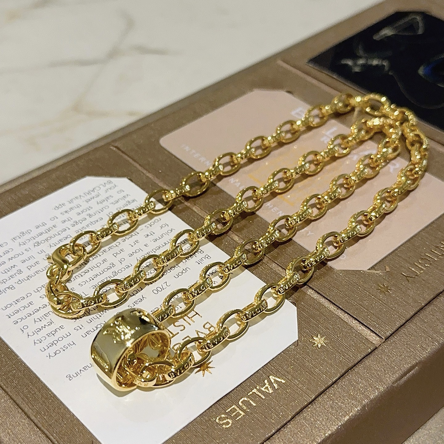 。宝格丽项链V金材质 BVLGARI宝格丽 DIVAS‘ DREAM 系列 品相完美，细节无敌，那种独特