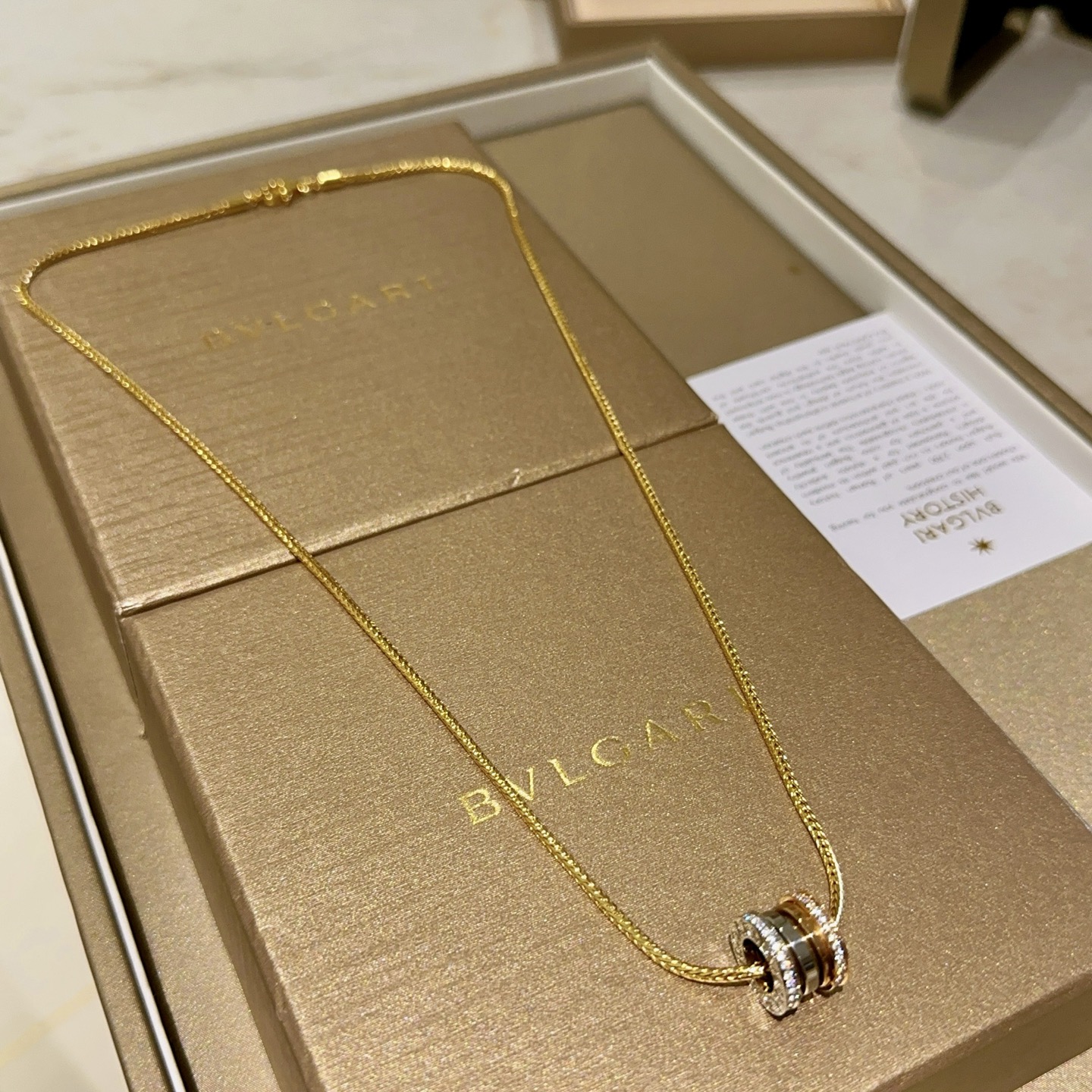 。宝格丽项链V金材质 BVLGARI宝格丽 DIVAS‘ DREAM 系列 品相完美，细节无敌，那种独特