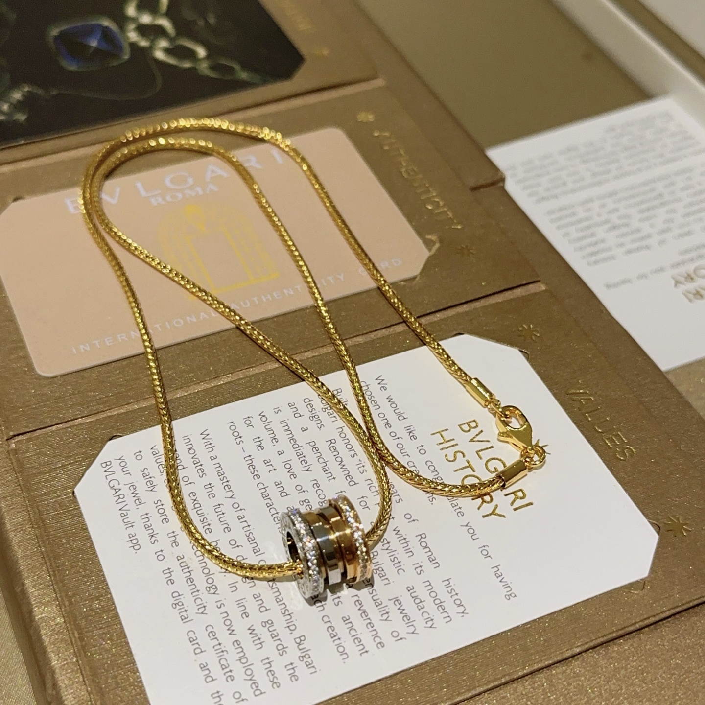。宝格丽项链V金材质 BVLGARI宝格丽 DIVAS‘ DREAM 系列 品相完美，细节无敌，那种独特