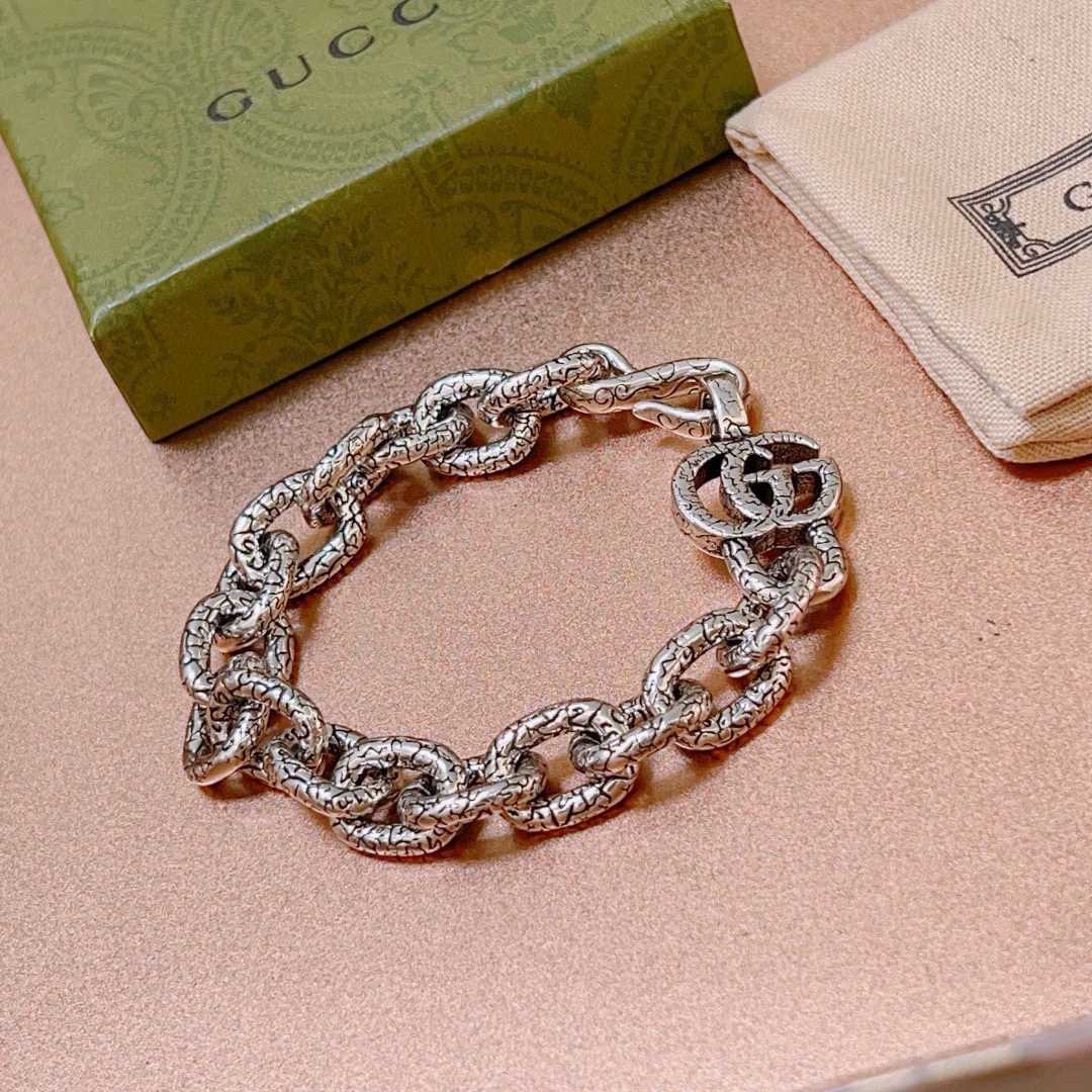 。 2025最新出炉土豪版手链 独家高品质🌼 Gucci古驰手链最新款的经典款 精致无论款式 质感 都是