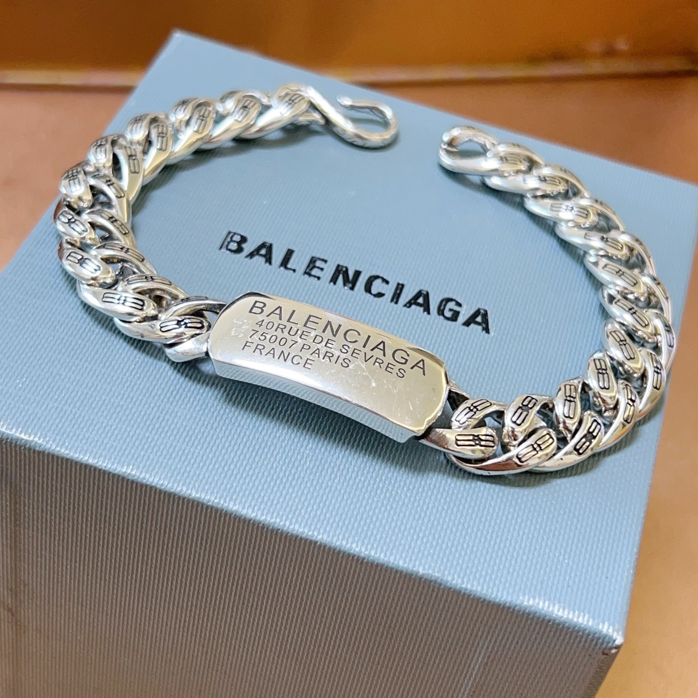 。 原单货🔹🔹新品 巴黎世家 Balenciaga手链🔹专柜一致巴黎世家手链 男士火爆款出货 设计独特 