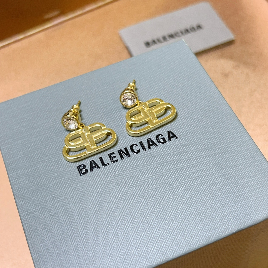    BALENCIAGA 巴黎世家耳钉 王炸系列 专柜同步 更新 简约包包造型耳环 经典造型搭配 设计