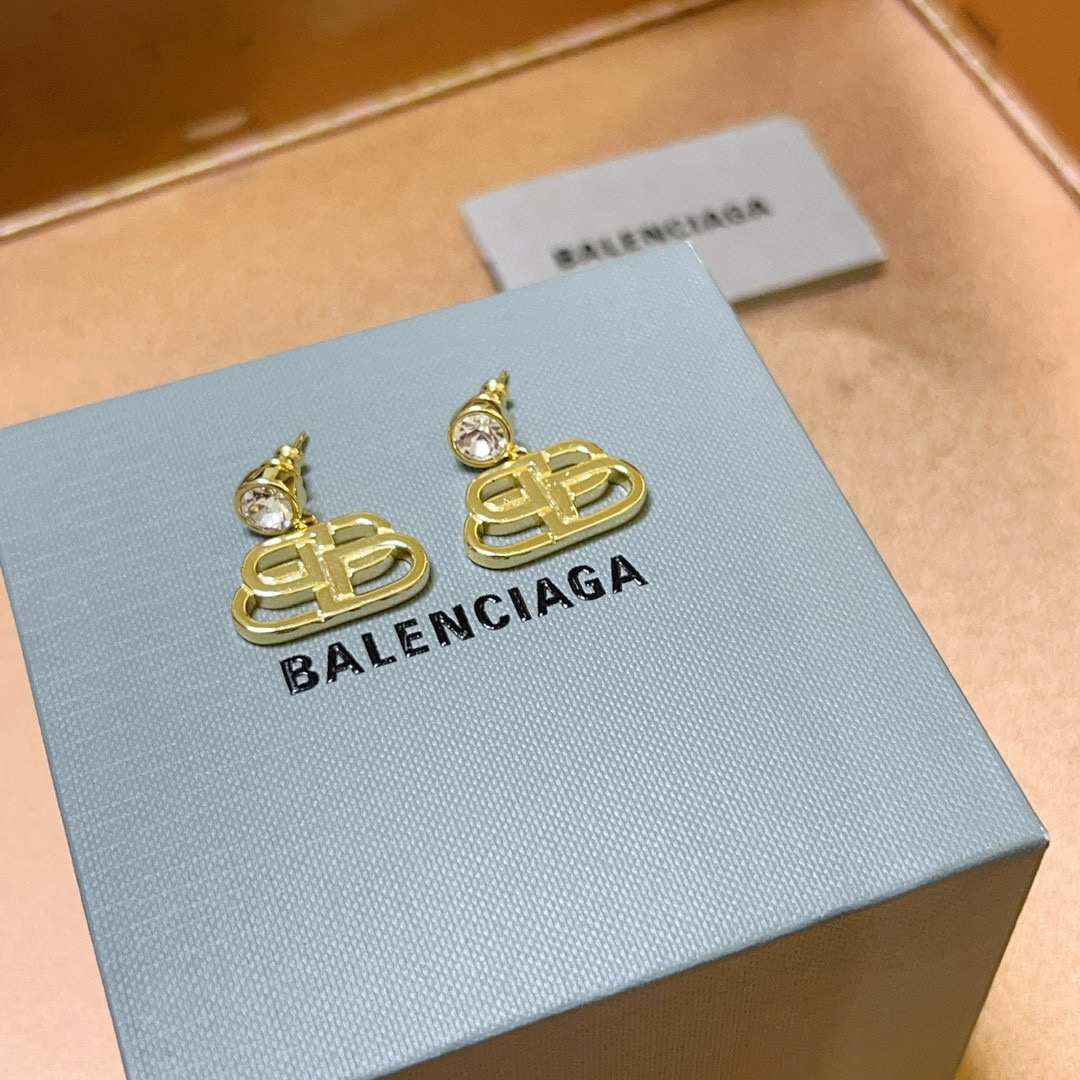    BALENCIAGA 巴黎世家耳钉 王炸系列 专柜同步 更新 简约包包造型耳环 经典造型搭配 设计