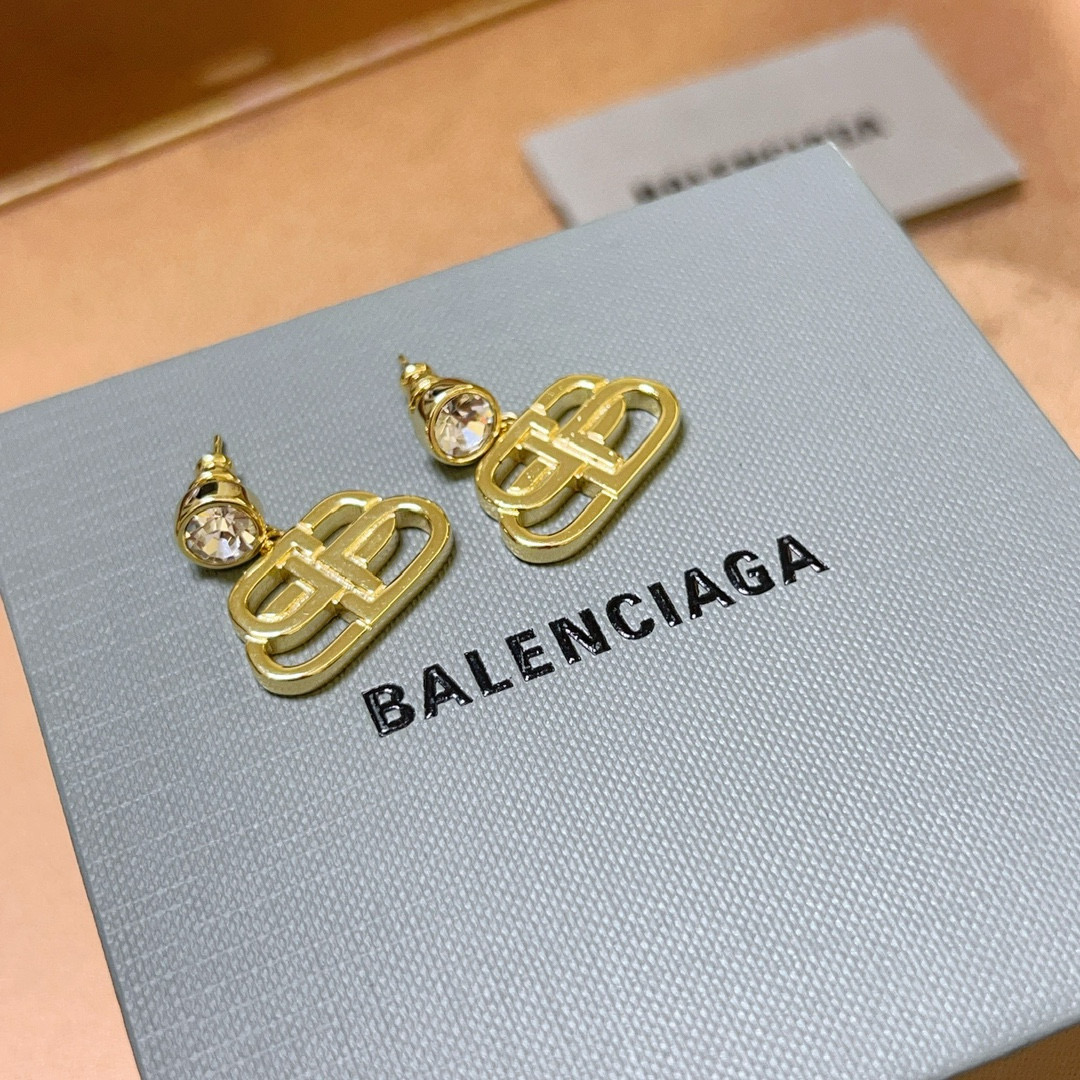    BALENCIAGA 巴黎世家耳钉 王炸系列 专柜同步 更新 简约包包造型耳环 经典造型搭配 设计