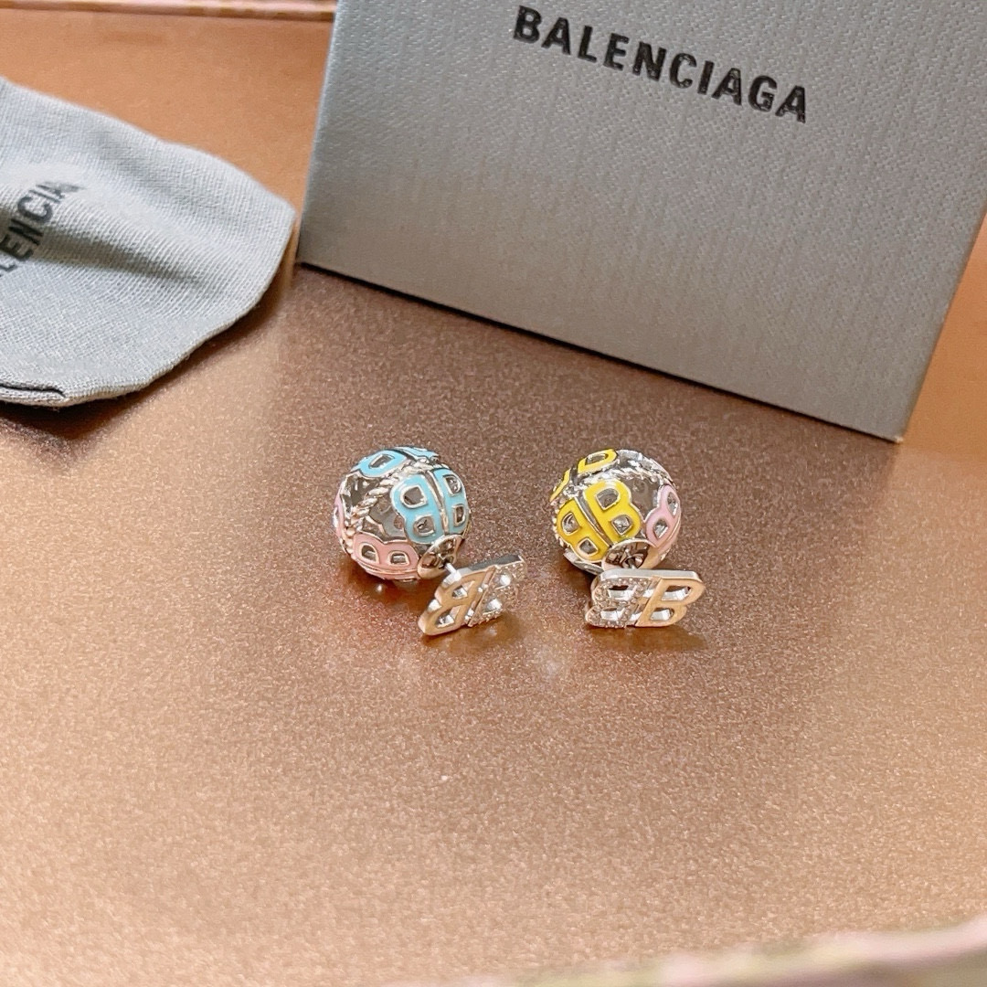  BALENCIAGA 巴黎世家耳钉 王炸系列 专柜同步 更新 简约圈口叠加造型耳环 经典造型搭配 设