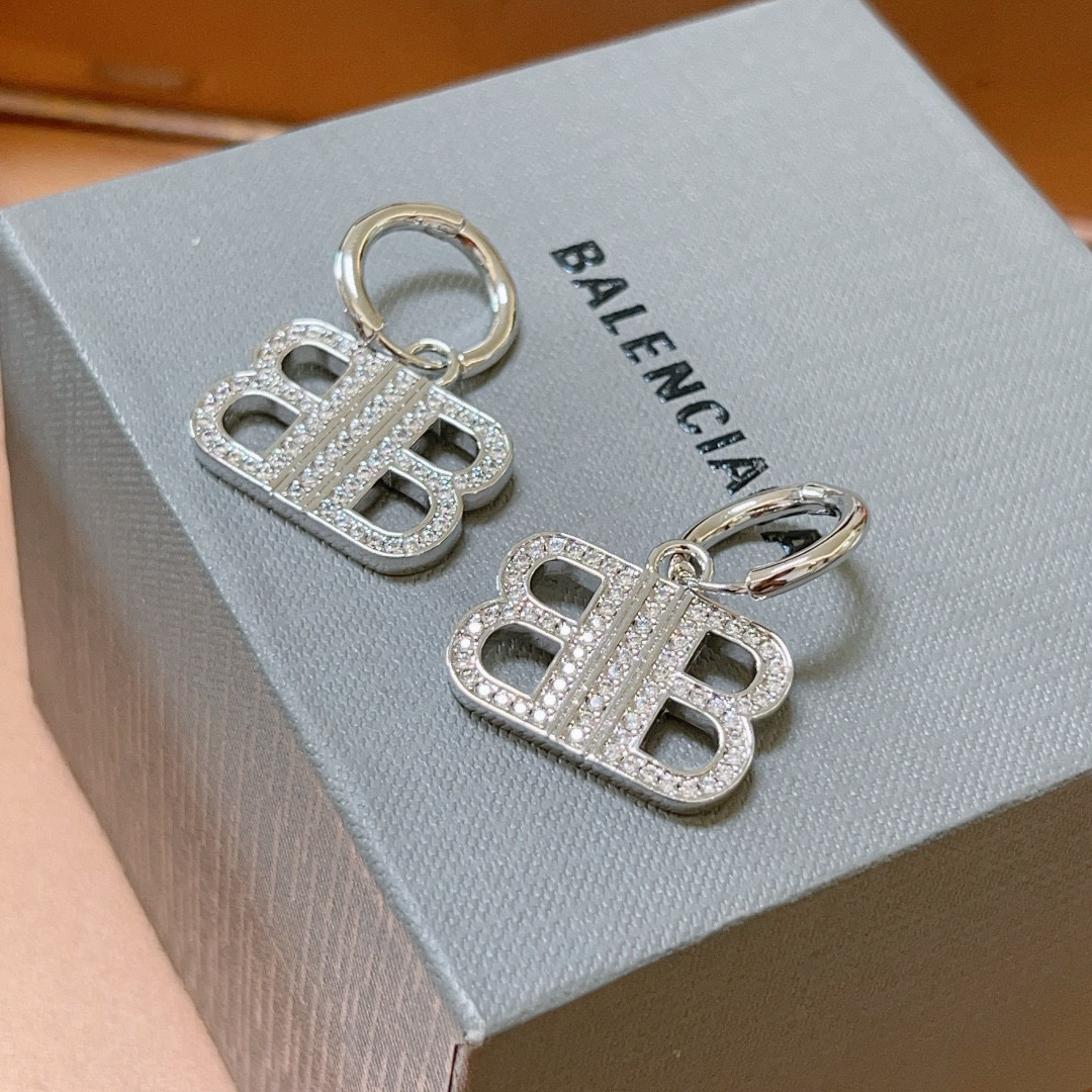   BALENCIAGA 巴黎世家耳钉 王炸系列 专柜同步 更新 简约圈口叠加造型耳环 经典造型搭配 设