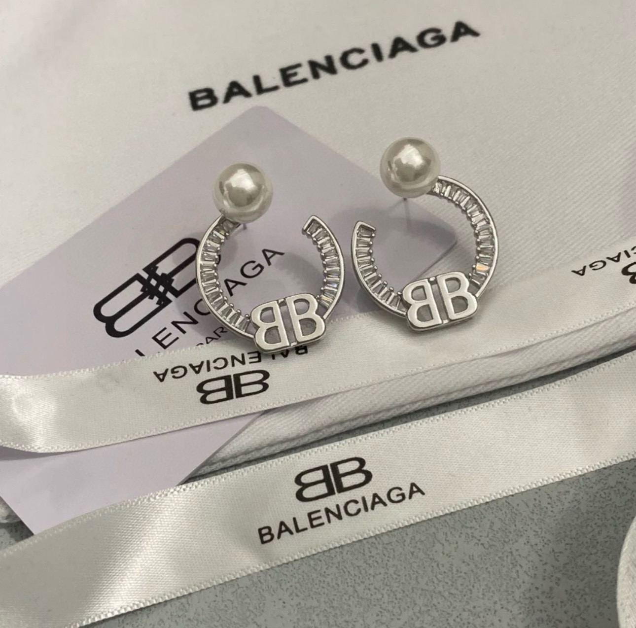   BALENCIAGA 巴黎世家耳钉 王炸系列 专柜同步 更新 简约圈口叠加造型耳环 经典造型搭配 设
