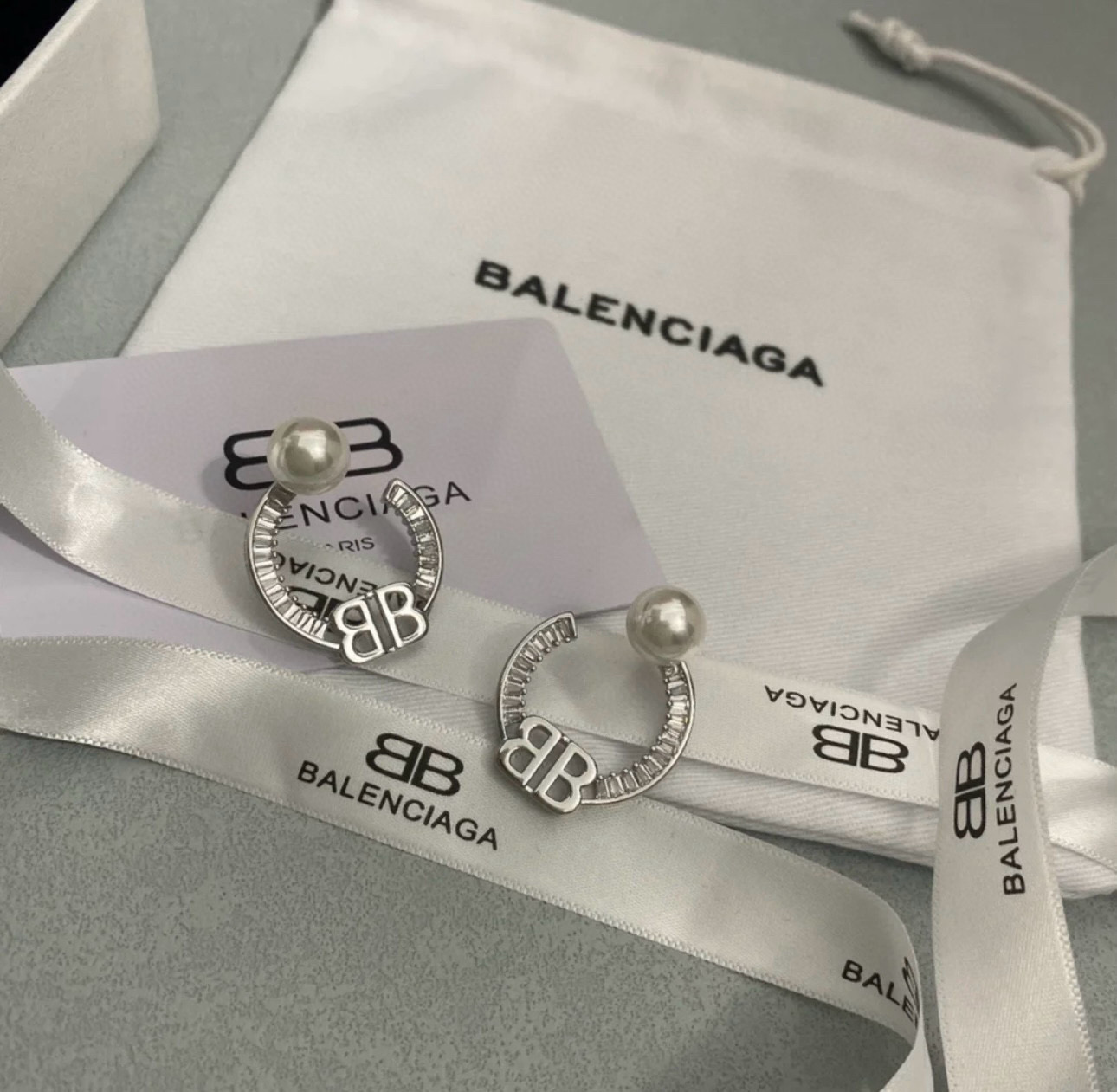   BALENCIAGA 巴黎世家耳钉 王炸系列 专柜同步 更新 简约圈口叠加造型耳环 经典造型搭配 设