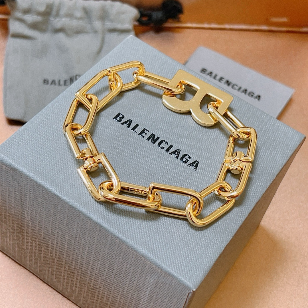 。 原单货🔹🔹新品 巴黎世家 Balenciaga手链🔹专柜一致巴黎世家手链 男女火爆款出货 设计独特 