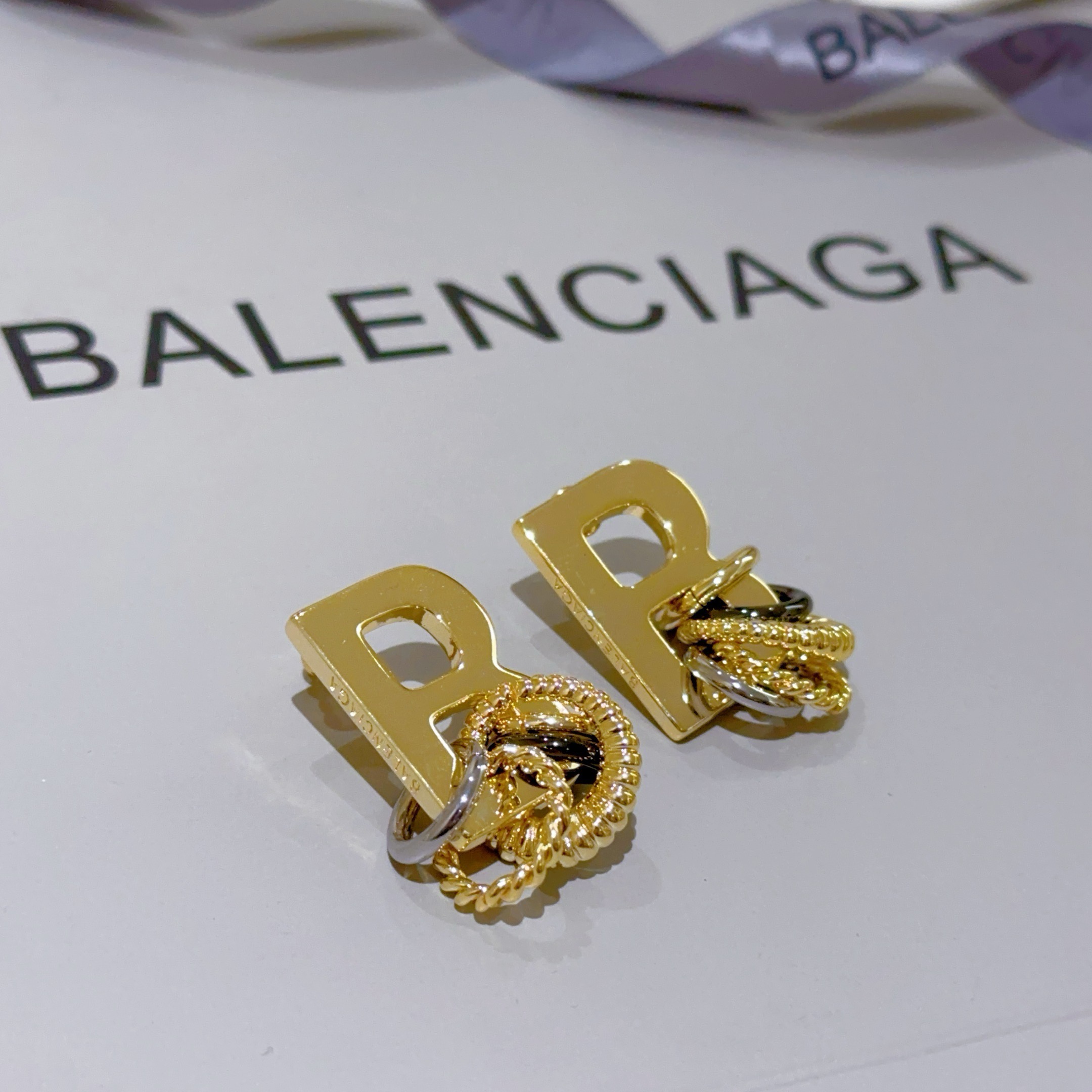   BALENCIAGA 巴黎世家耳钉 王炸系列 专柜同步 更新 简约圈口叠加造型耳环 经典造型搭配 设