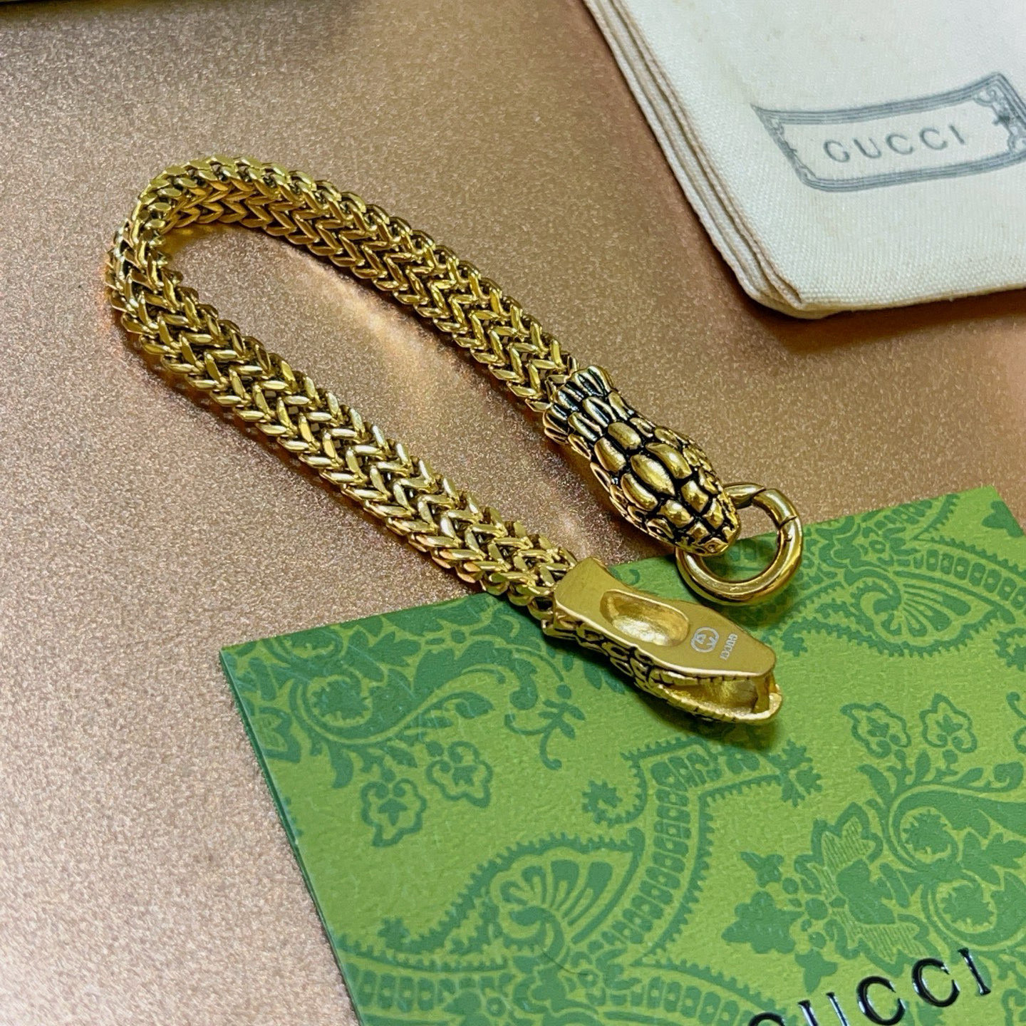  。 古驰蛇年新款推荐款2025最新出炉🌼 Gucci古驰手链最新款的双蛇头经典款 精致无论款式 质感 