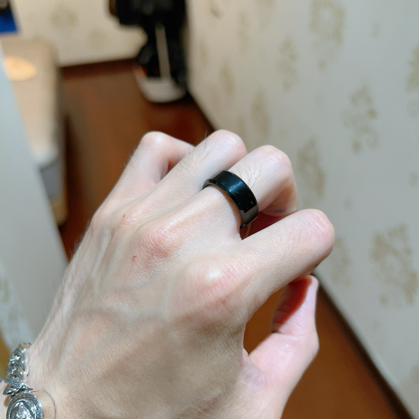 。   𝐆𝐮𝐜𝐜𝐢古驰戒指最新款款式档次更高明星同款Anger Forest系列v金质感沉沉双G纯手工制