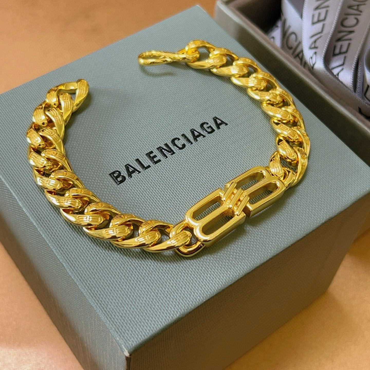 。 原单货🔹🔹新品 巴黎世家 Balenciaga手链🔹专柜一致巴黎世家手链 男士火爆款出货 设计独特 