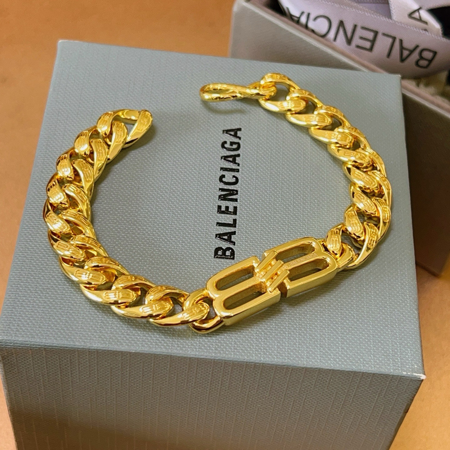 。 原单货🔹🔹新品 巴黎世家 Balenciaga手链🔹专柜一致巴黎世家手链 男士火爆款出货 设计独特 