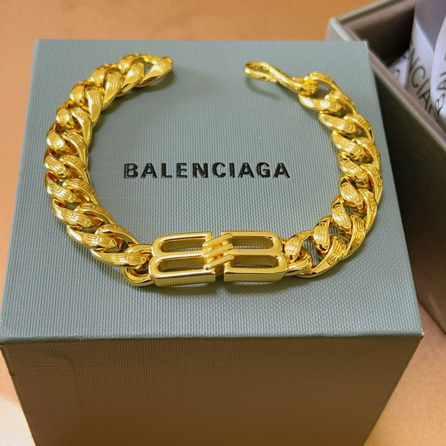。 原单货🔹🔹新品 巴黎世家 Balenciaga手链🔹专柜一致巴黎世家手链 男士火爆款出货 设计独特 