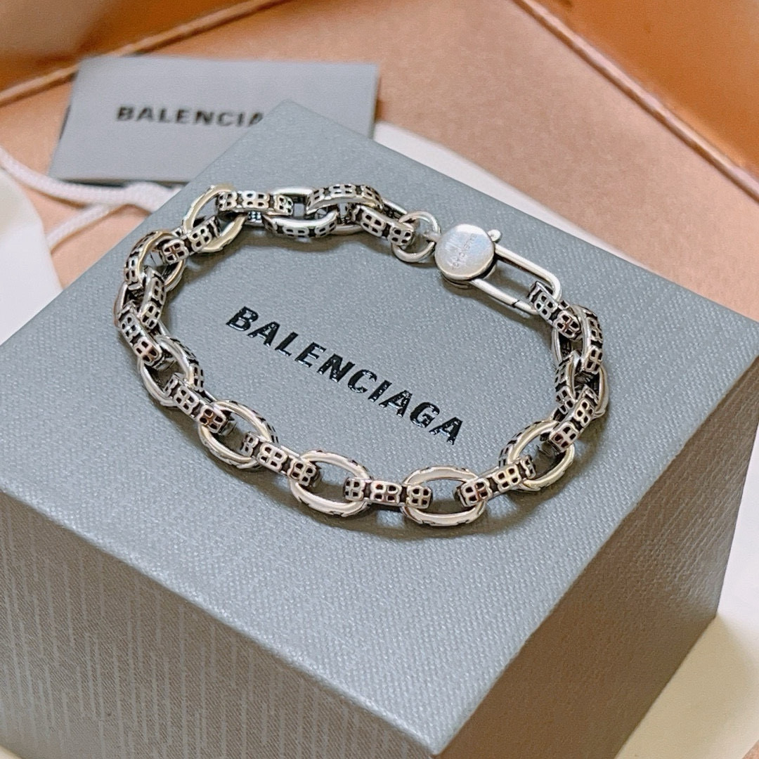 。 原单货🔹🔹新品 巴黎世家 Balenciaga手链🔹专柜一致巴黎世家手链 男士火爆款出货 设计独特 