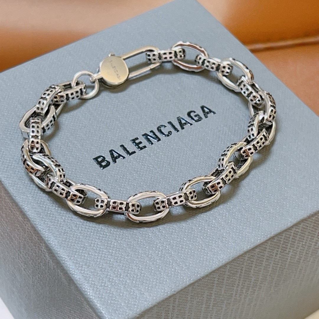 。 原单货🔹🔹新品 巴黎世家 Balenciaga手链🔹专柜一致巴黎世家手链 男士火爆款出货 设计独特 