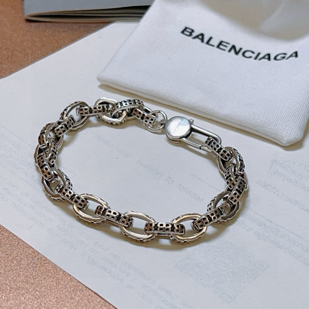 。 原单货🔹🔹新品 巴黎世家 Balenciaga手链🔹专柜一致巴黎世家手链 男士火爆款出货 设计独特 