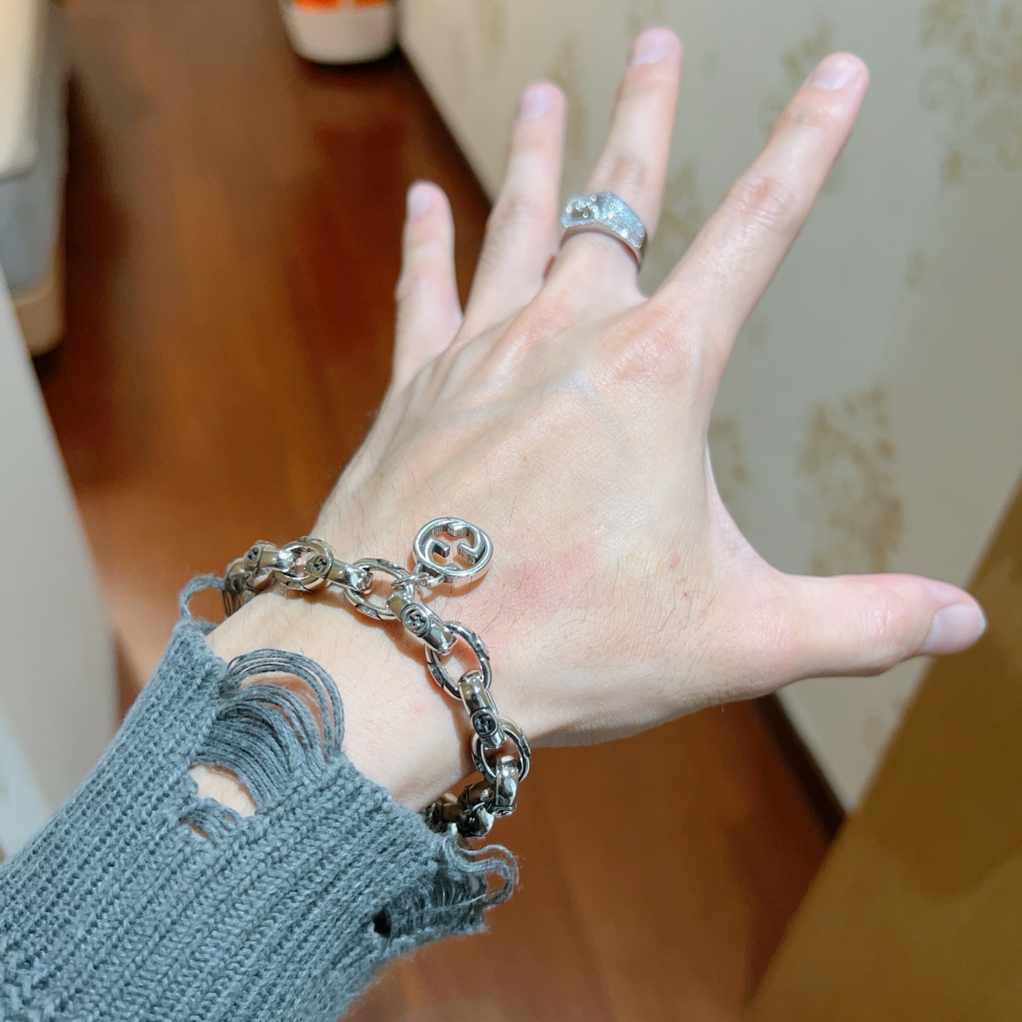 。 2025最新出炉土豪版手链 认准细节链身闪沙效果  独家高品质🌼 Gucci古驰手链最新款的经典款 