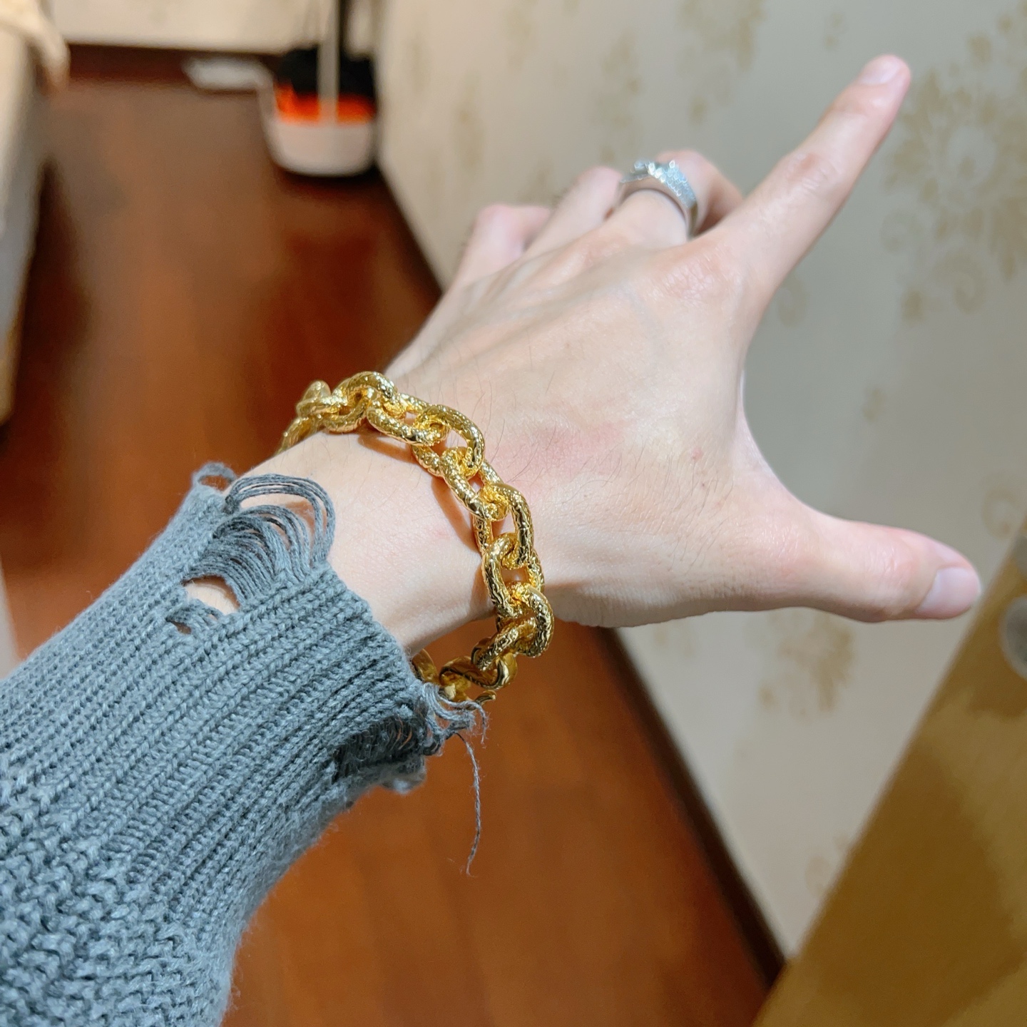 。 2025最新出炉土豪版手链 认准细节链身闪沙效果  独家高品质🌼 Gucci古驰手链最新款的经典款 