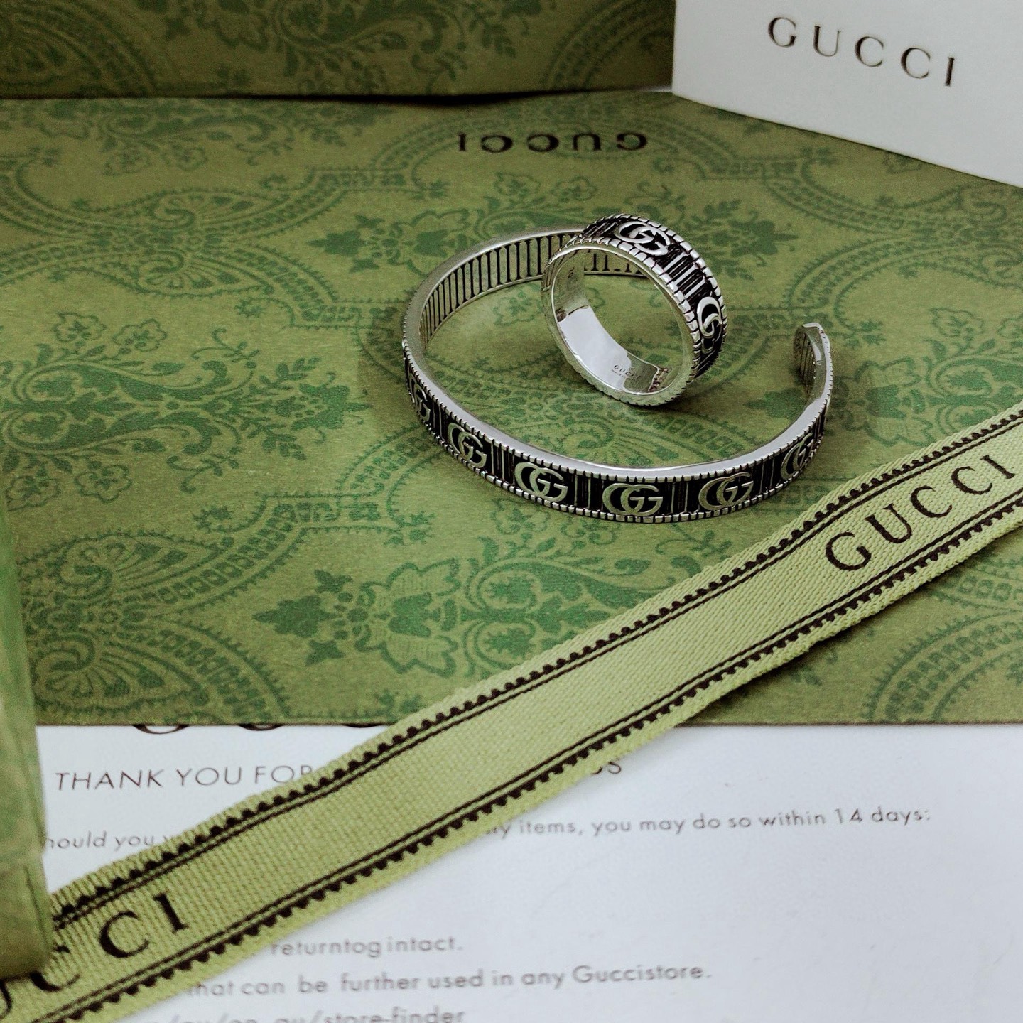 Gucciクラシックギアブレスレットとリングセット