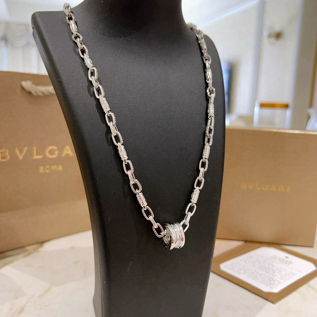  宝格丽项链V金材质 BVLGARI宝格丽 DIVAS‘ DREAM 系列 品相完美，细节无敌，那种独特