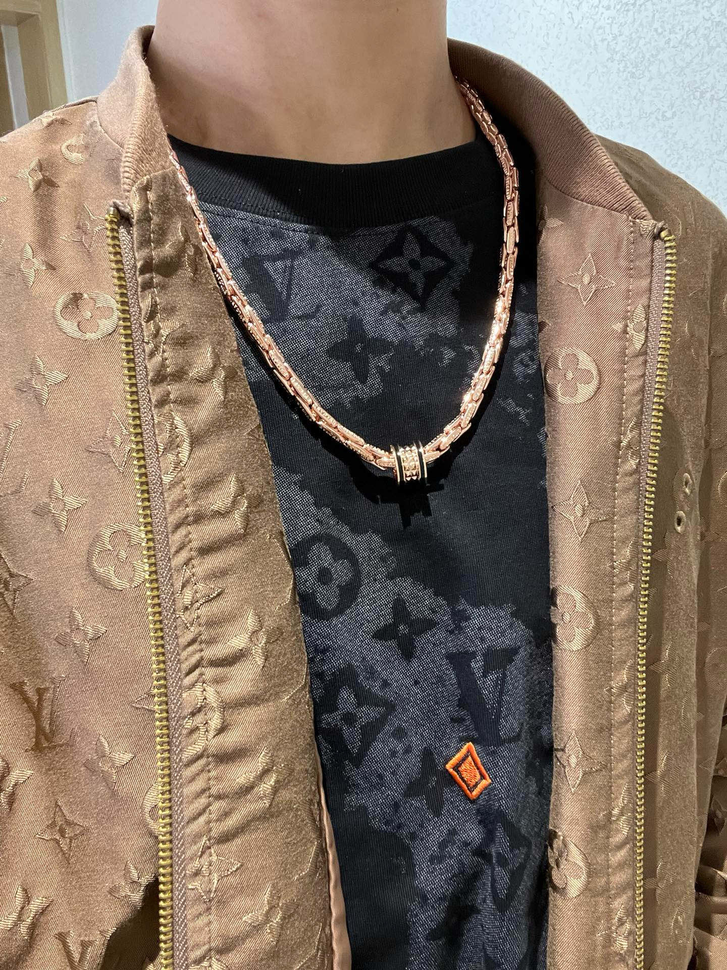 。宝格丽项链V金材质。BVLGARI宝格丽 DIVAS‘ DREAM 系列 品相完美，细节无敌，那种独特