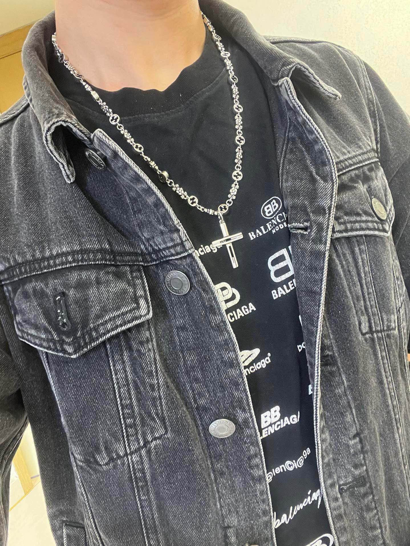 Gucci古驰Anger Forestシリーズ双Gクロスネックレス - 高級感溢れるデザイン