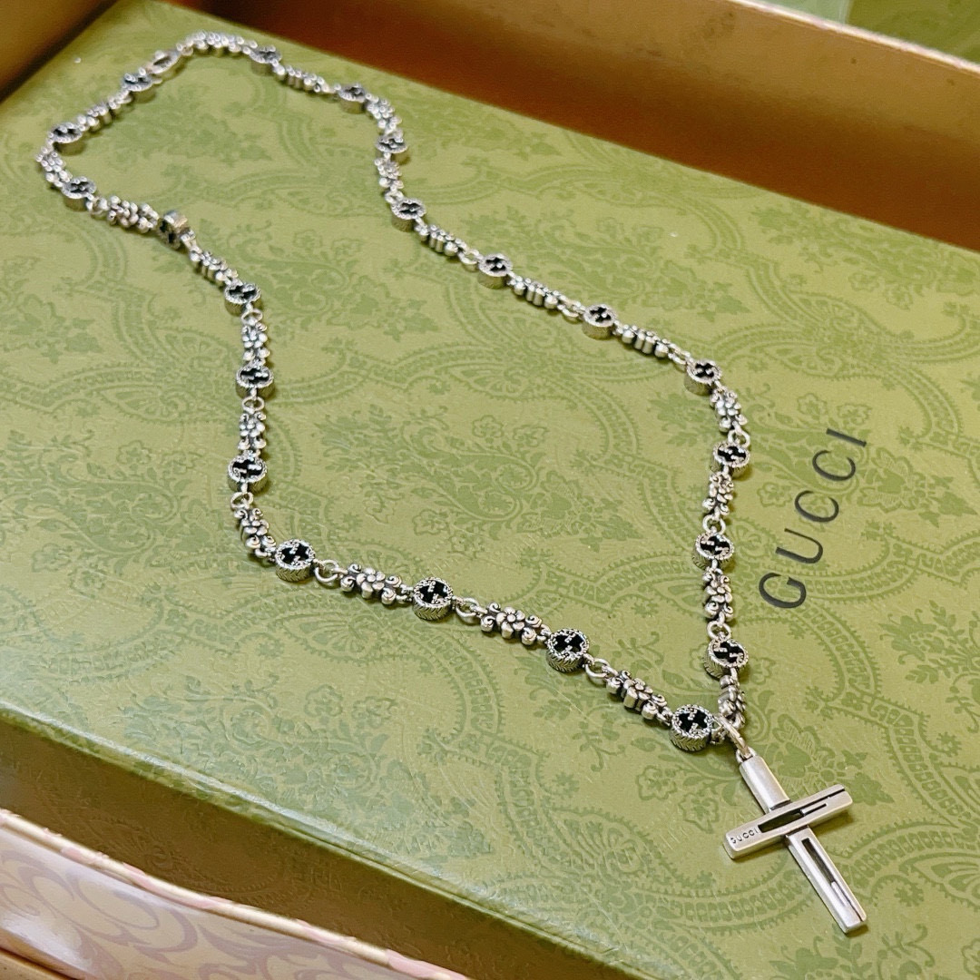 Gucci古驰Anger Forestシリーズ双Gクロスネックレス - 高級感溢れるデザイン