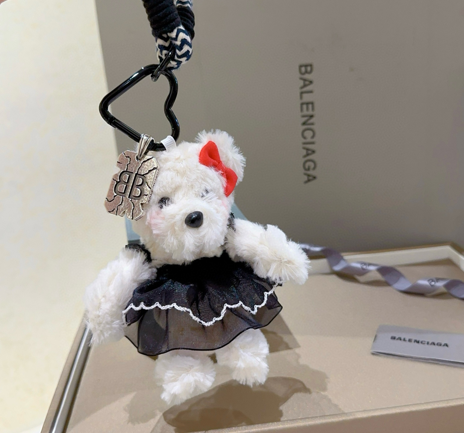 ❤️130包邮/原单代购级别
新品发布 巴黎世家包包挂饰钥匙扣 巴黎世家钥匙扣 最新款包包挂饰档次更高明星同款 经典款联名设计理念钥匙扣系列
细节对版做旧处理 非市面亮面版型 
这款一直在出 巴黎世家里面热卖款 非常好搭配潮流背包👔🥿