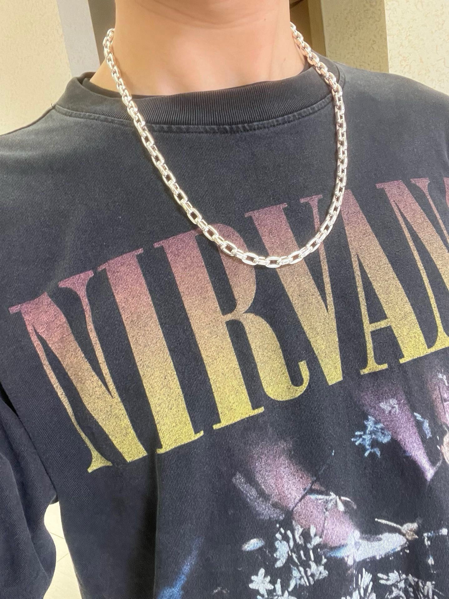 Imported High-End Hermes Necklaces: New, Simple Fashion with Unique Design for Men and Women - 图片 3