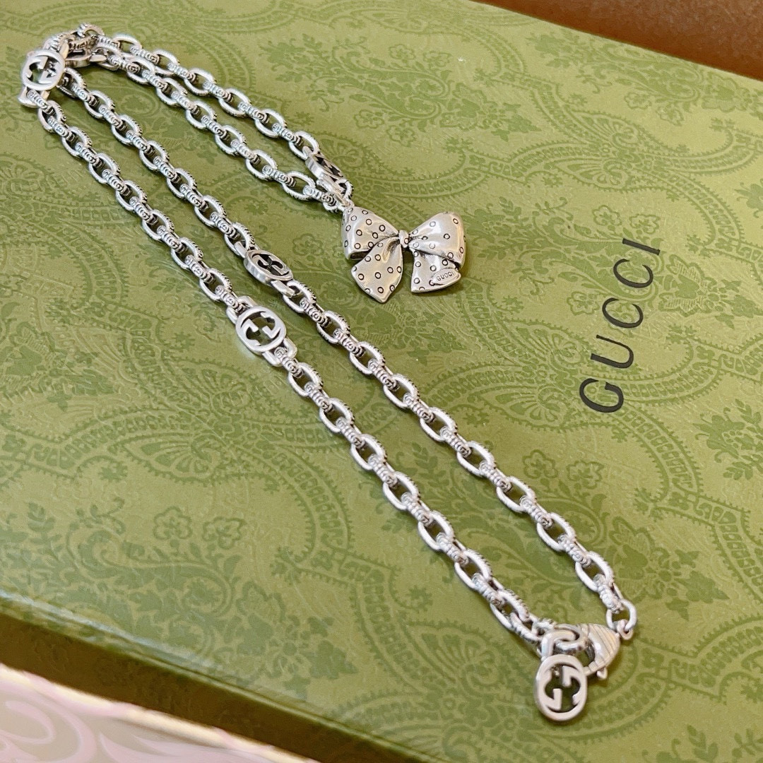 NO:381210,Batch New bow necklaces for men and women, Gucci necklaces for the latest 2025 chain grades, star-like Anger Forest series double G Gucci necklaces, chain length 60 cm can be changed, details are used to treat the version, non-market bright styles, this model has been released, Gucci is very easy to match with trendy clothes, jewelry quality, gucci, necklace19860909批 新品蝴蝶结男女同款项链 古驰项链2025最新款链条档次更高明星同款Anger Forest系列双G古驰项链 链长60厘米可改长度 细节对版做旧处理 非市面亮面版型 这款一直在出 古驰里面热卖款 非常好搭配潮流衣服,饰品精品,gucci,necklace,Jewelry