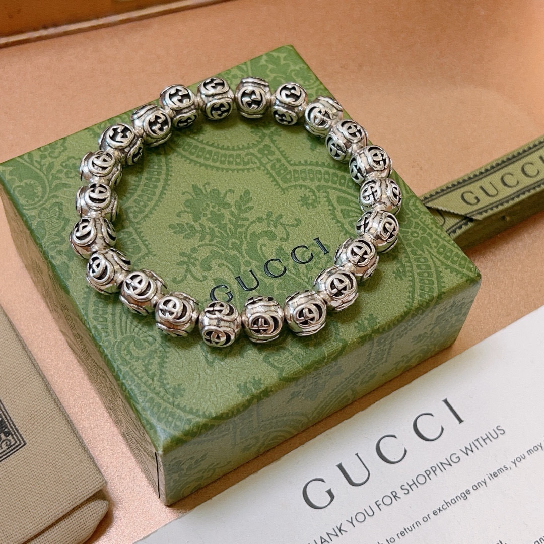 NO:381216,. The latest release of Gucci Gucci bracelets, the latest classic style, exquisite, no matter the style or texture, is absolutely top feel. Just take a look and you will understand the original logo. Super nice. The best choice for matching clothes. It is a must-have artifact for men and women, and the fine jewelry, gucci, gucci, bracelet19860909批. 最新出炉 Gucci古驰手链最新款的经典款 精致无论款式 质感 都是绝对的顶尖feel 只要看一眼就懂了原版logo 超 nice 搭配衣服最佳的选择,男女同款必备神器,饰品精品,gucci,gucci,bracelet,Jewelry